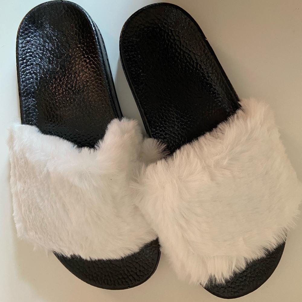 White Fur black Flip Flops